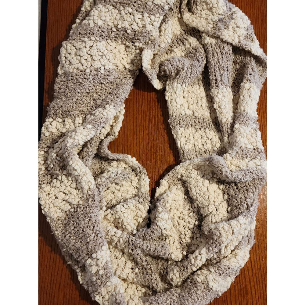 UO Urban Outfitters Kimchi Blue Textured Stripe Infinity Scarf in Cream/Gray